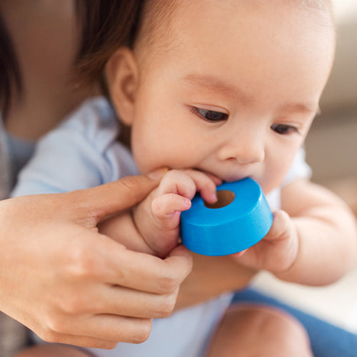 Teething & Breastfeeding: Does One Limit the Other?